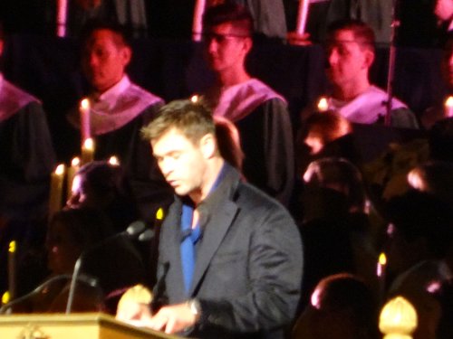 Chris Hemsworth reading the Story of Christmas