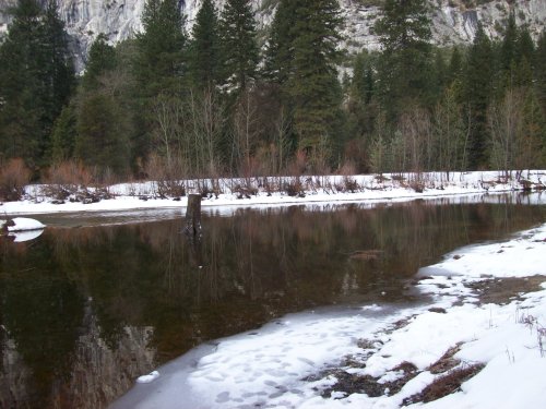 Snow along the Merced river 