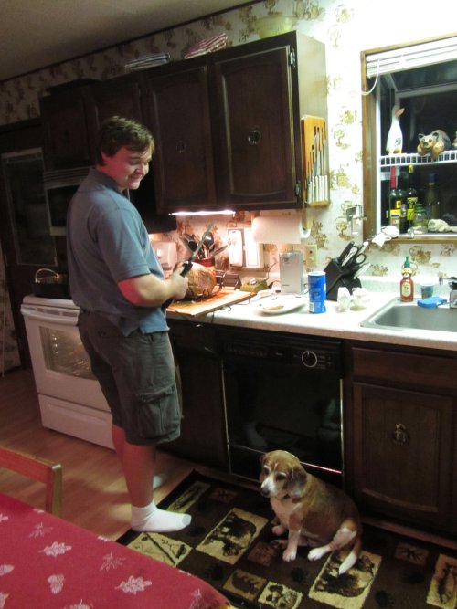 Jonny carving the turkey (supervised by Riley) 