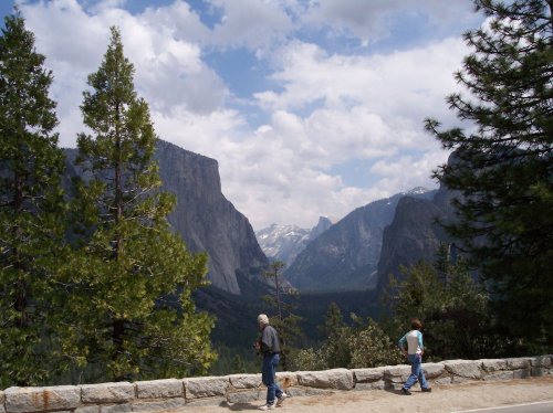 Yosemite Valley from tunnel view 