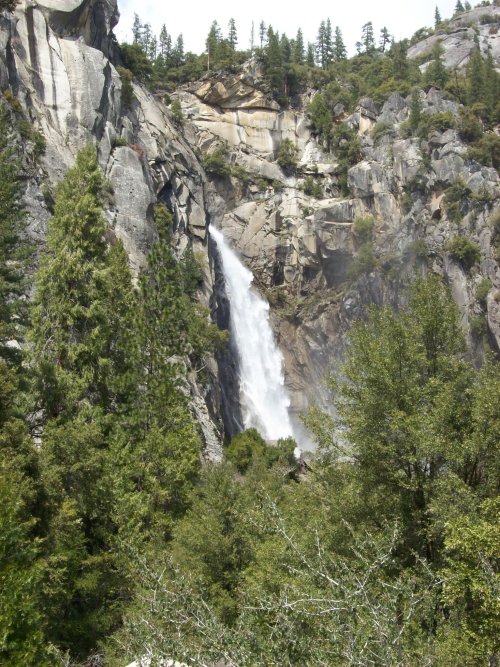 Waterfall on way to El Portal 