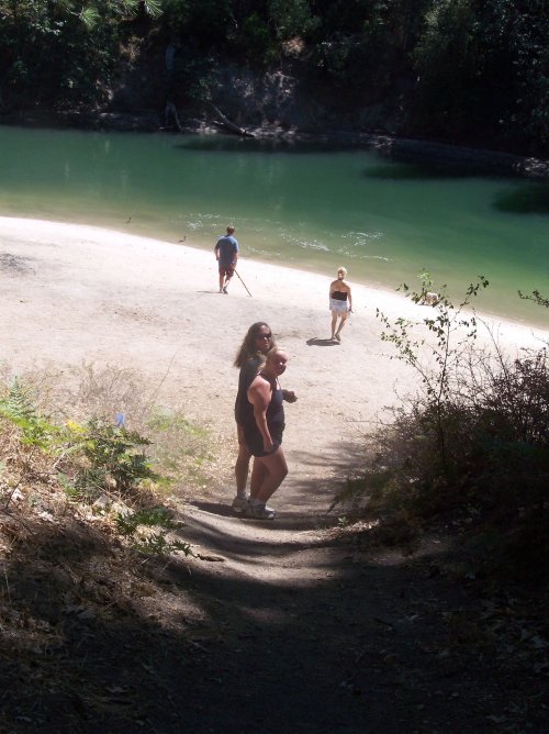 Family hiking to Willow Cove 