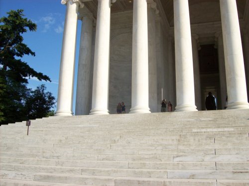 Melissa and mom by column at Jefferson Memorial 