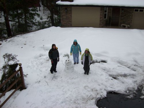 Jonny, Melissa, Mom & their snowman 