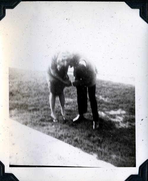 08-3